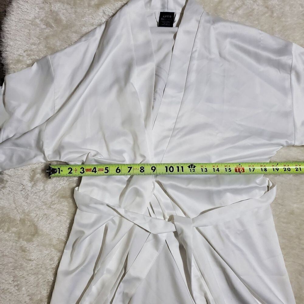 Apt. 9 White Mrs. Bridal Robe, Size X-Small - Picture 6 of 7